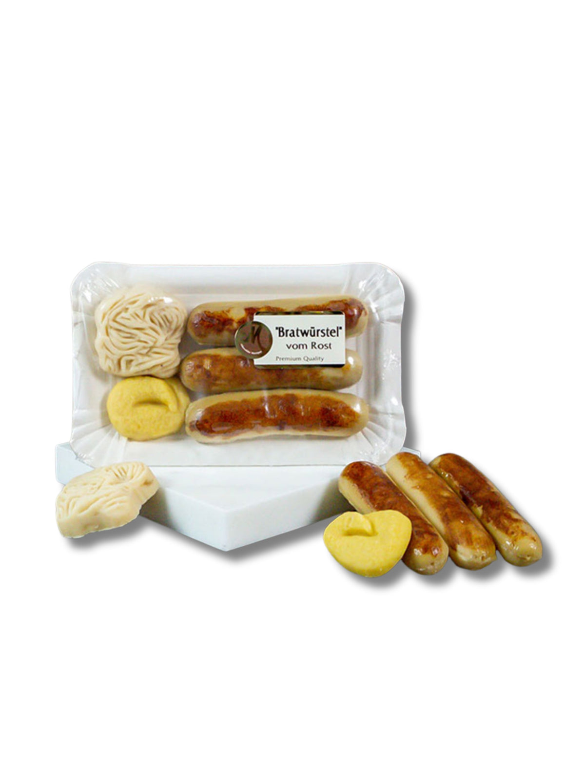 Marzipan Rostbratwürste mit Sauerkraut und Senf, handgefertigte Marzipanfigur, 100 g, von der Odenwälder Marzipankonditorei – erhältlich in der Dreyer Confiserie in Hameln und online.