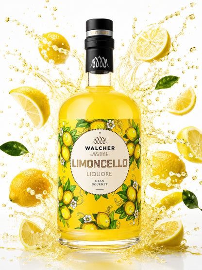 Verkaufsbild von Limoncello Gran Gourmet Zitronenlikör 700ml Walcher 32% Vol. mit Zitronenspritzern im Hintergrund 