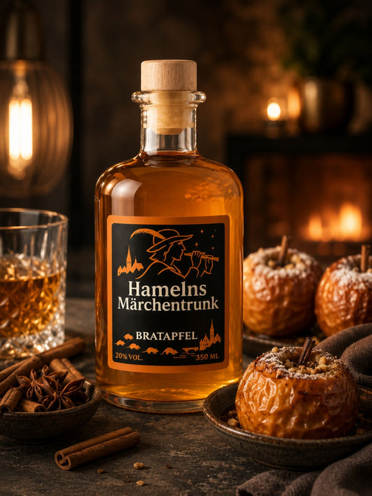 Hamelns Märchentrunk Bratapfel 20% Vol. 350ml auf Holztisch